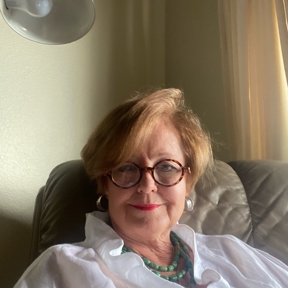 Meet your Posher, Lisa - Picture 1 of 1